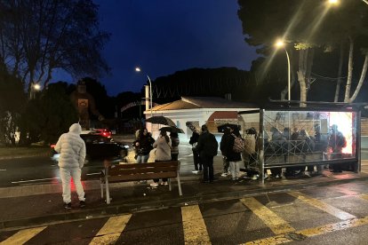 Colas estación trenes Calafell.