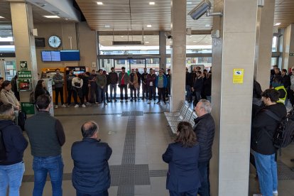 El minuto de silencio en la estación de tren de Tarragona.