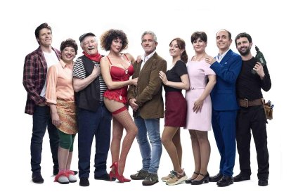 Los actores de la obra de teatro 'Pel davant i pel darrera'.