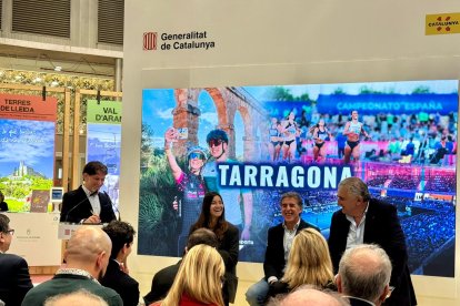 Ramon Quadrat (izquierda) con los tres invitados: Mireia López, Perico Delgado y Fernando Romay.