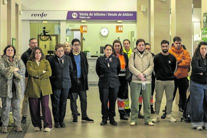 Minuto de silencio en la estación de trenes de Tarragona.