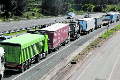 La AP-7 en dirección sur seguirá cerrada, como mínimo hasta mañana sábado