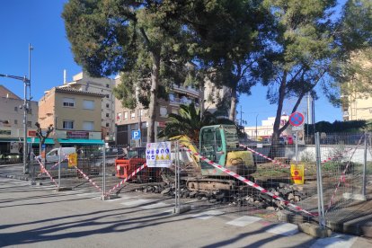 Los trabajos para instalar el módulo ya han comenzado en la plaza Lola Boronat