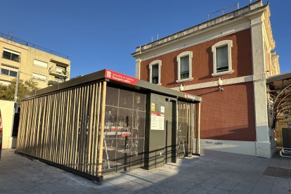El módulo junto a la estación de Vilafranca del Penedès