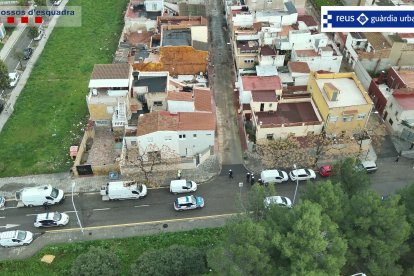 Vigilancia con dron den barrio de Mas Pellicer por parte de la Guàrdia Urbana y de Mossos.
