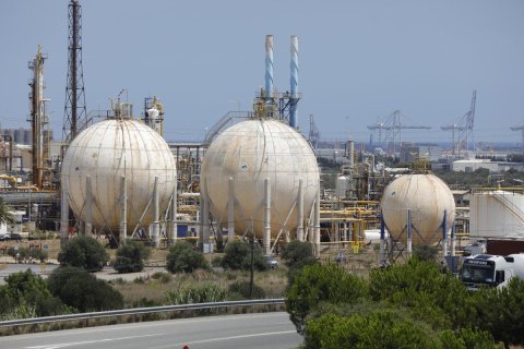 Fotografía de archivo de las instalaciones de la empresa Ercros en el polígono sud de Tarragona.