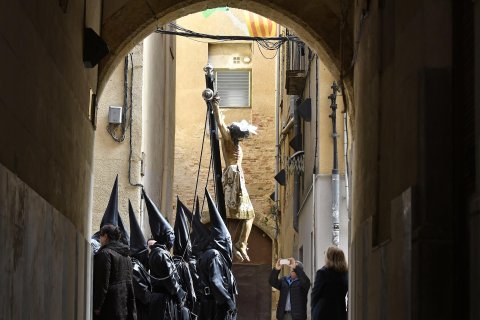 Sant Crist de la Sang pels carrers de Reus en la processó del 2019