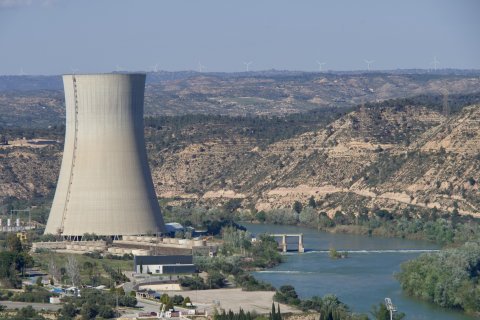 La central nuclear d’Ascó, a tocar del riu Ebre.