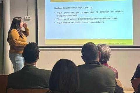 Una sessió informativa al Centre Cívic Mestral.