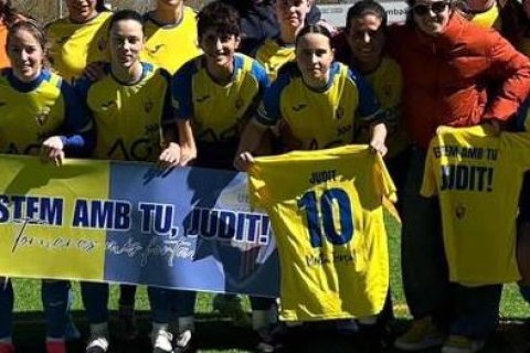 El Aldeana mostró una camiseta en apoyo a Judit Borràs, lesionada por una rotura de los cruzados.