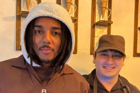 El futbolista del Barça, Jules Koundé, en una heladería de Tarragona