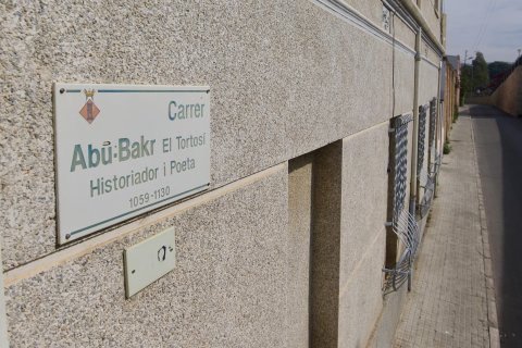 Al barri de Ferreries ja hi ha un carrer dedicat a la seua figura.