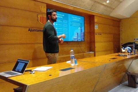 Una de las jornadas informativas del nuevo sistema de recogida de basuras