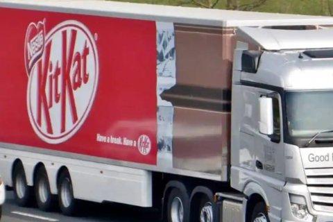 El tráiler viajaba de Italia a Polonia realizando diferentes repartos. En algún punto del recorrido fue asaltado.