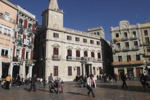 Las bodas en el Ayuntamiento de Reus, a la mitad en sólo 3 años