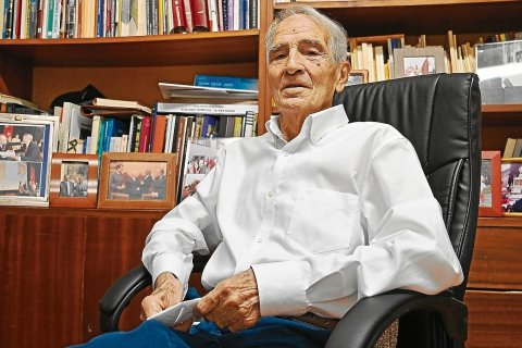 El doctor Federico Adan, hace unos días, en su casa.
