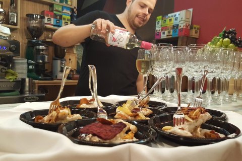 La cinquena edició de la ruta gastronòmica Dimecres Tapa ha estat tot un èxit i ha aplegat montblanquins i veïns de la comarca.