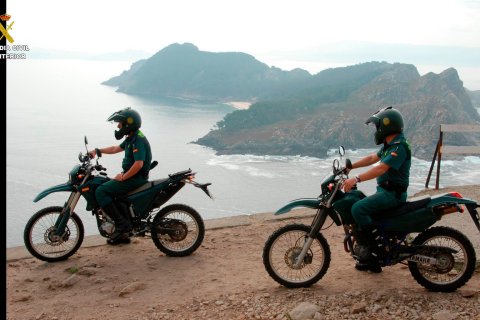 Agentes del Seprona realizando tareas de vigilancia de la fauna.