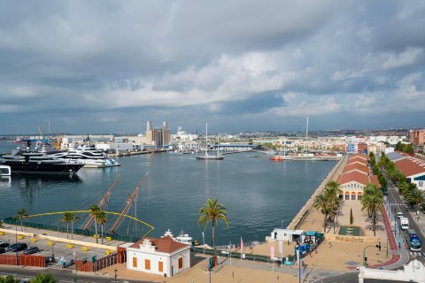 Esta semana se iniciaron los trabajos preparatorios para iniciar el reflote de la embarcación.