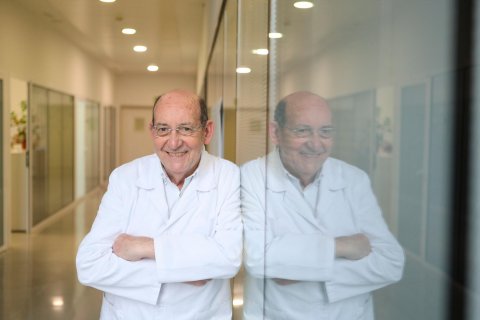 El 1979, el Dr. Joan Lluís Borràs Balada va impulsar la creació del Servei d’Oncologia a l’Hospital Sant Joan de Reus .