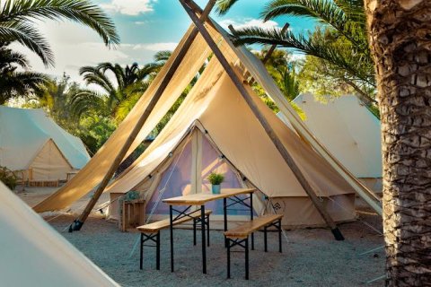 Uno de los alojamientos del Costa Dorada.