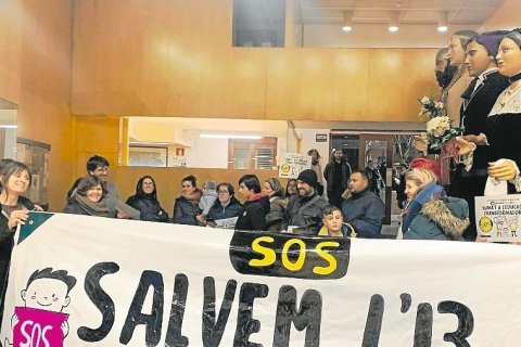 Algunas representantes de las familias de La Canaleta llevaron sus reivindicaciones al Ayuntamiento en el pleno del viernes.