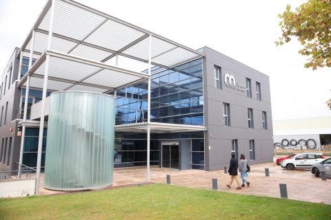 El horno crematorio está integrado en el tanatorio del mismo grupo, en el Tecnoparc.