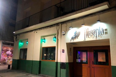 La parte de fuera del Bar Absenta de Reus.