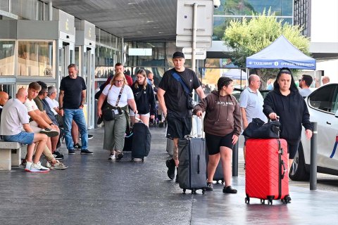 Turistas en el Aeropuerto de Reus.