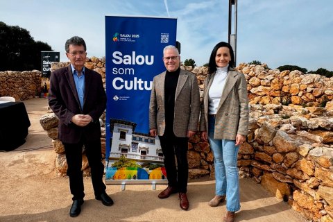 El presidente de la Associació Capital de la Cultura Catalana, Xavier Tudela, el alcalde, Pere Granados, y la concejal de Cultura, Julia Gómez, durante la presentación del programa.<br>