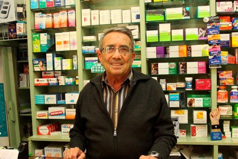 Carles Jansà era propietario de la Farmàcia Jansà, fundada hace 97 años en la plaça de Voltes.