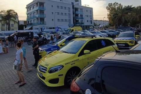 Equipos de emergencia en la playa de Coma-ruga