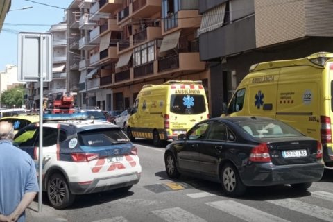 El hombre cayó desde un cuarto piso en El Vendrell