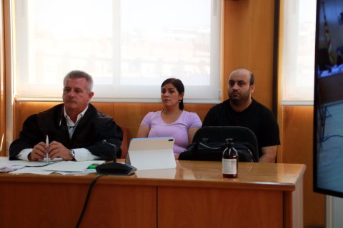 La acusada de matar a la anciana a la que cuidaba en 2022 y el hombre investigado por un delito continuado de falsedad en documento mercantil en concurso medial con blanqueo de capitales