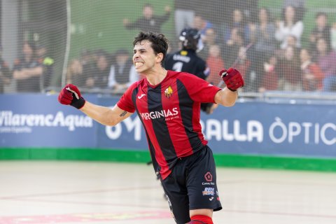 Martí Casas celebra uno de los goles que ha anotado esta temporada.