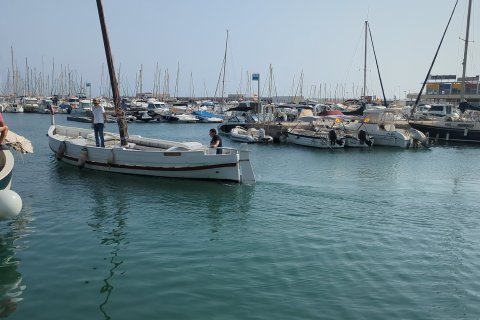 La barca Santa espina en el puerro de Calafell
