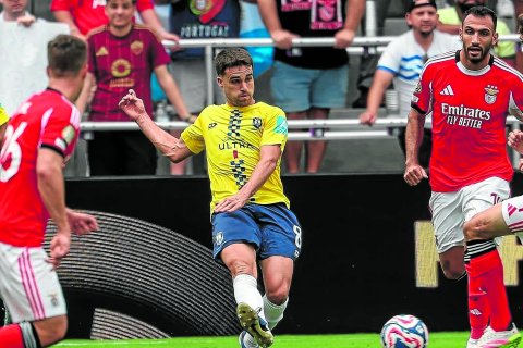 Gerard Garriga en un duelo ante el Benfica en el Mundial de Clubes.