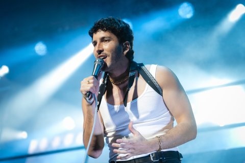 El músico y cantante colombiano Sebastián Yatra durante su actuación en el festival Cap Roig.