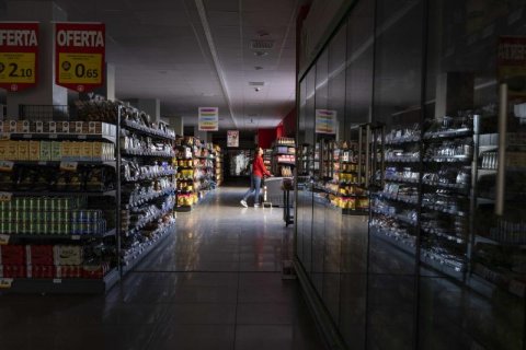 Un supermercado de Tarragona en pleno gran apagón.