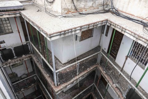 El edificio del Rancho Grande cuenta con cuatro plantas y 32 pisos y está ubicado en el número 2-4 de la calle Sant Andreu.