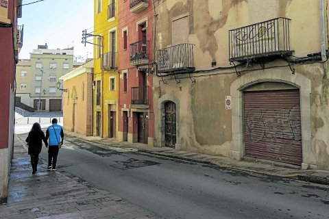 La Casa de les Ànimes se encuentra en la calle Arc de Sant Llorenç, junto a la sede del Col·legi d