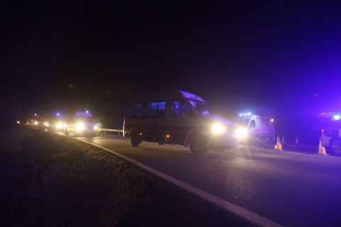 Efectivos de emergencias en el lugar del descarrilamiento en Adamuz.