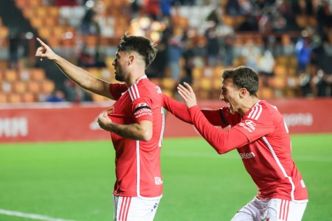 Jaume Jardí celebra el gol junto a Marcos Baselga.