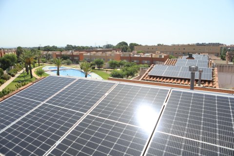 Las placas solares se han extendido en urbanizaciones como Aigüesverds.