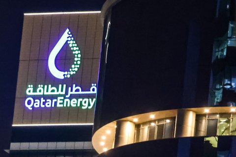 QatarEnergy ha detenido la producción de gas natural licuado (GNL) y productos relacionados debido a ataques militares contra sus instalaciones en Ras Laffan Industrial City y Mesaieed Industrial City.