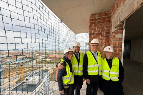 Imagen de la visita institucional a Les Oliveres