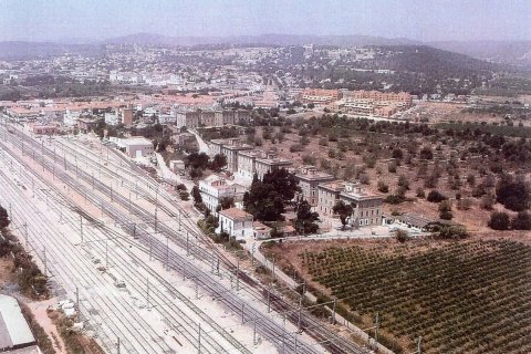 Los pabellones de la colonia ferroviaria de Sant Vicenç de Calders.