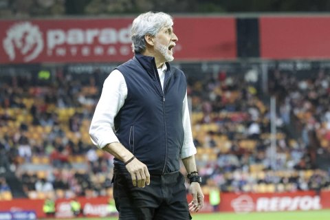 Pablo Alfaro en su debut en el banquillo del Nàstic.