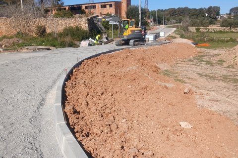 Obras en la carretera TP-2235 que conecta Els Pallaresos con Sant Salvador