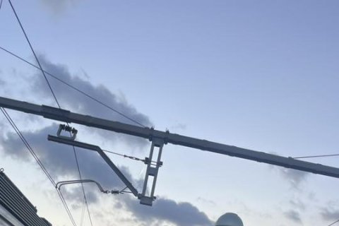 Los usuarios han tenido que bajar del tren.